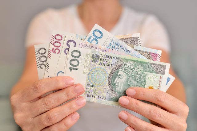 Ile trzeba zarabiać, żeby dostać kredyt gotówkowy?